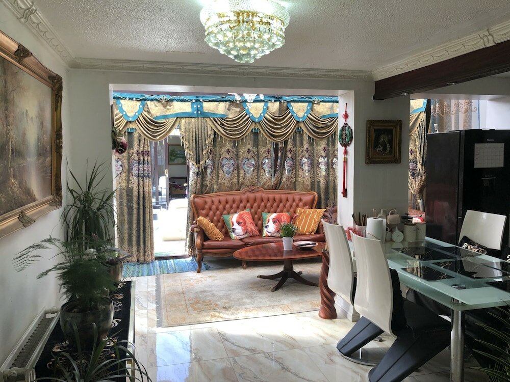 Фото Centrally Located 4 Bedroom House