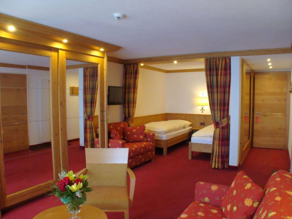 Фото Hotel Holiday