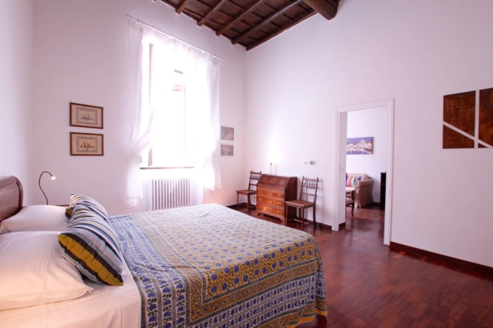 Фото Monticelli Viola