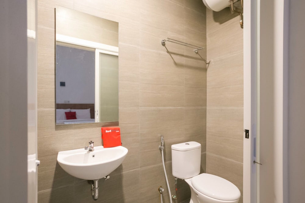 Фото RedDoorz Syariah near Lapangan Pancasila Simpang Lima