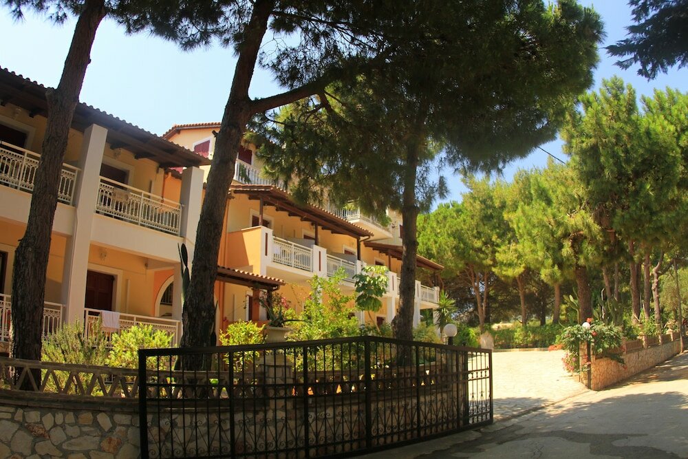 Фото Pyrgaraki Studios and Apartments