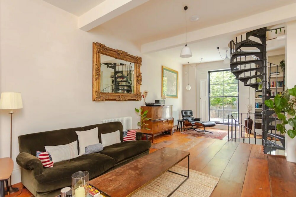 Фото Stunning 2 Bedroom House in Peaceful London Fields