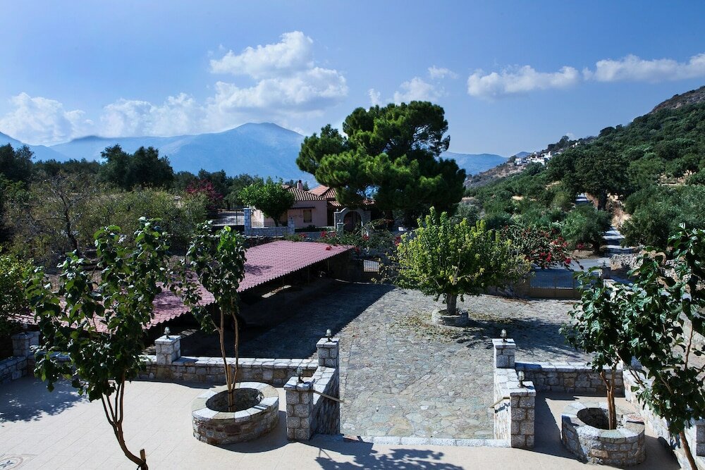 Фото Family Vacation home with Views in Heart of Mani