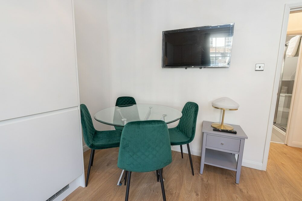 Фото Cozy 1 Bedroom Flats in Paddington