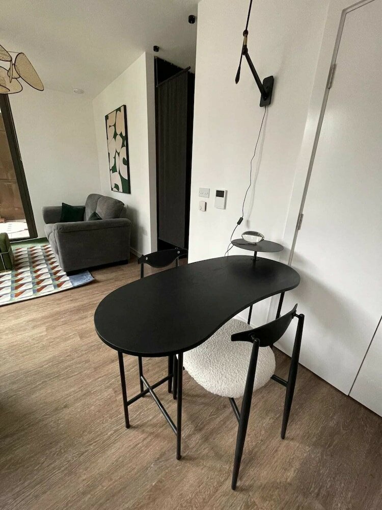 Фото Sleek & Stylish 1bd Flat With Balcony - Old Street