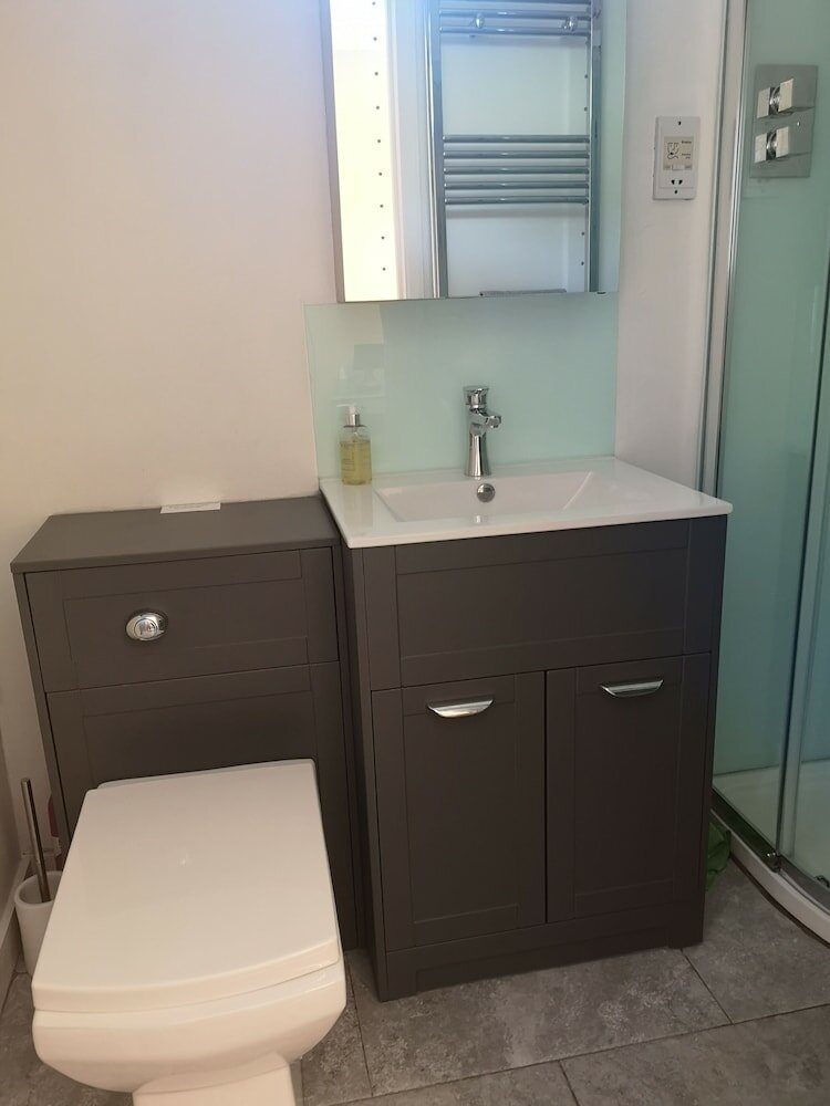 Фото Charming 1-bedroom Apartment Near South Downs