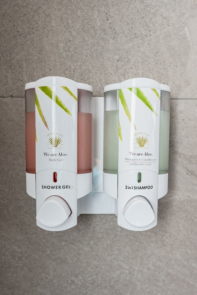 Фото The Palm Leaf Apartments