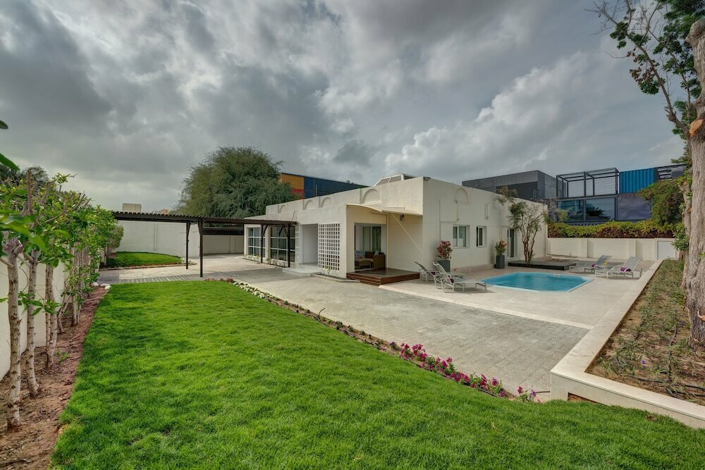 Short-term housing rental J5 Four Bedroom Villa in Al Wasl, Dubai, photo