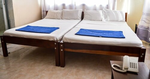 Гостиница Cool Breeze Hotel Mombasa в Момбасе