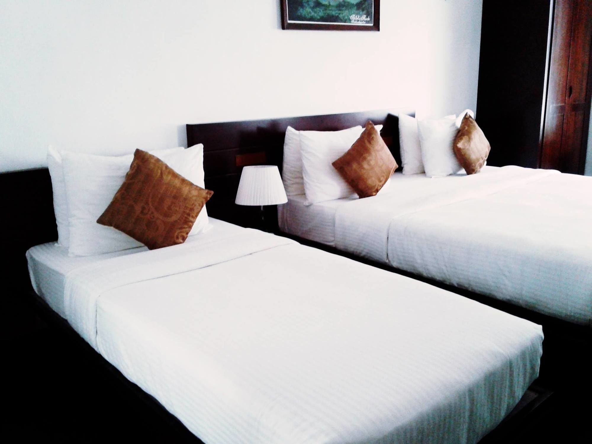 Фото The Rock Hotel