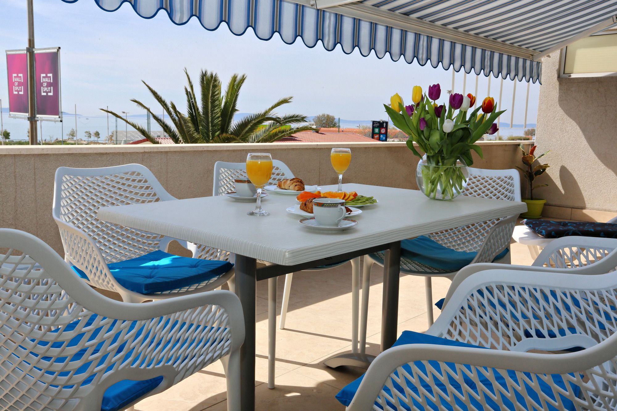 Фото Beachfront Holiday Apartments