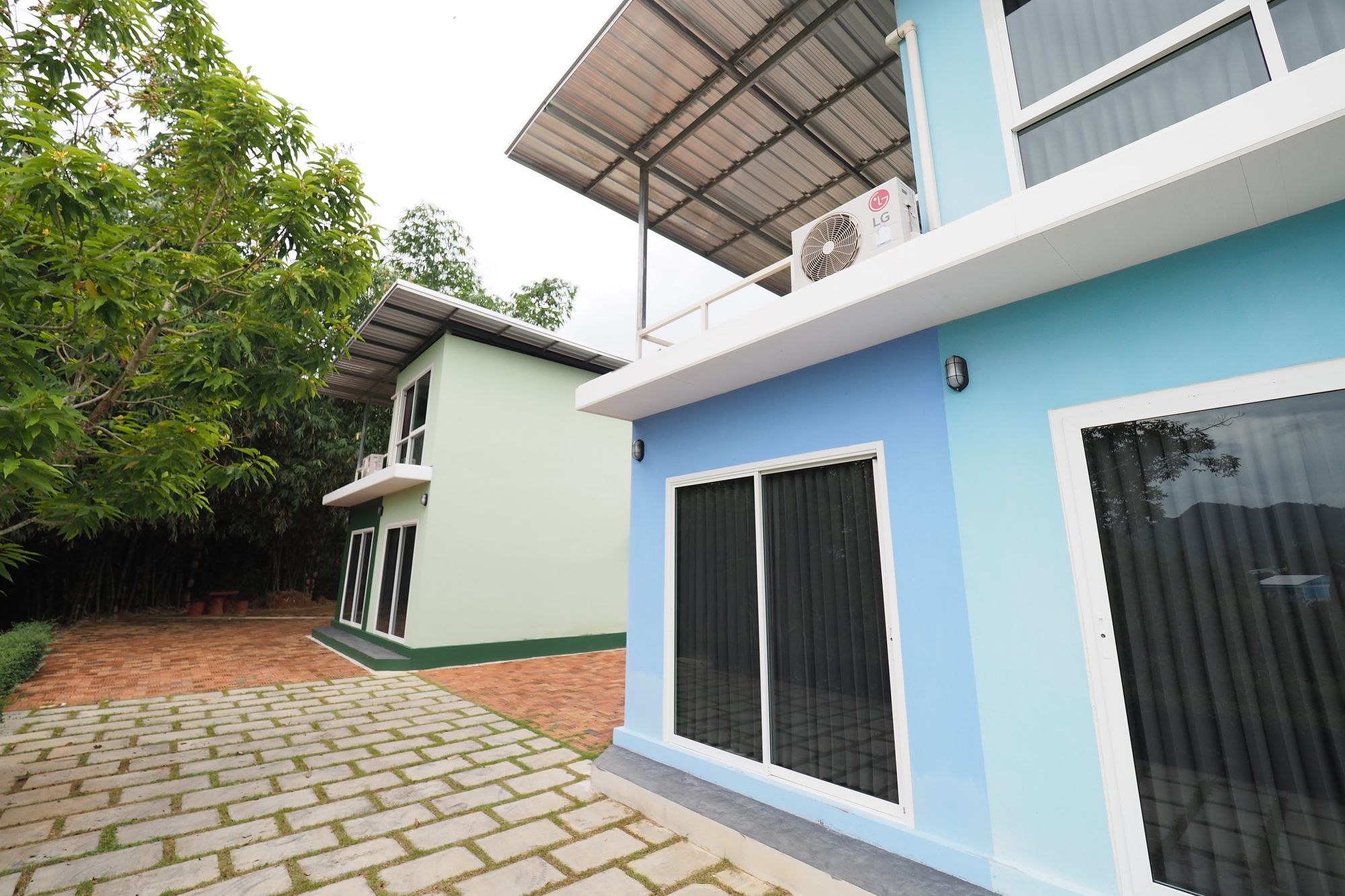 Фото The Box House