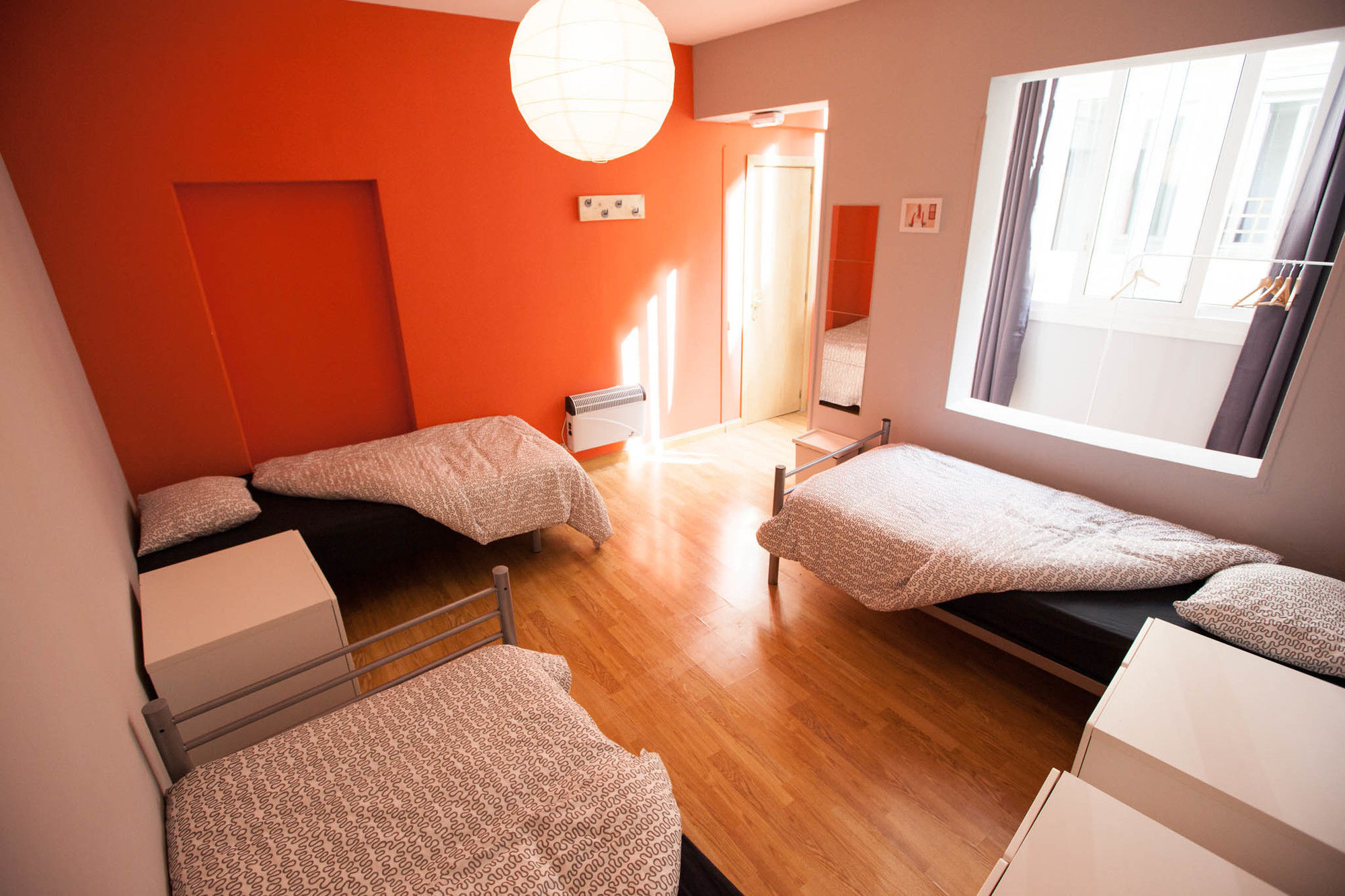 Фото Onefam Sungate Hostel Madrid