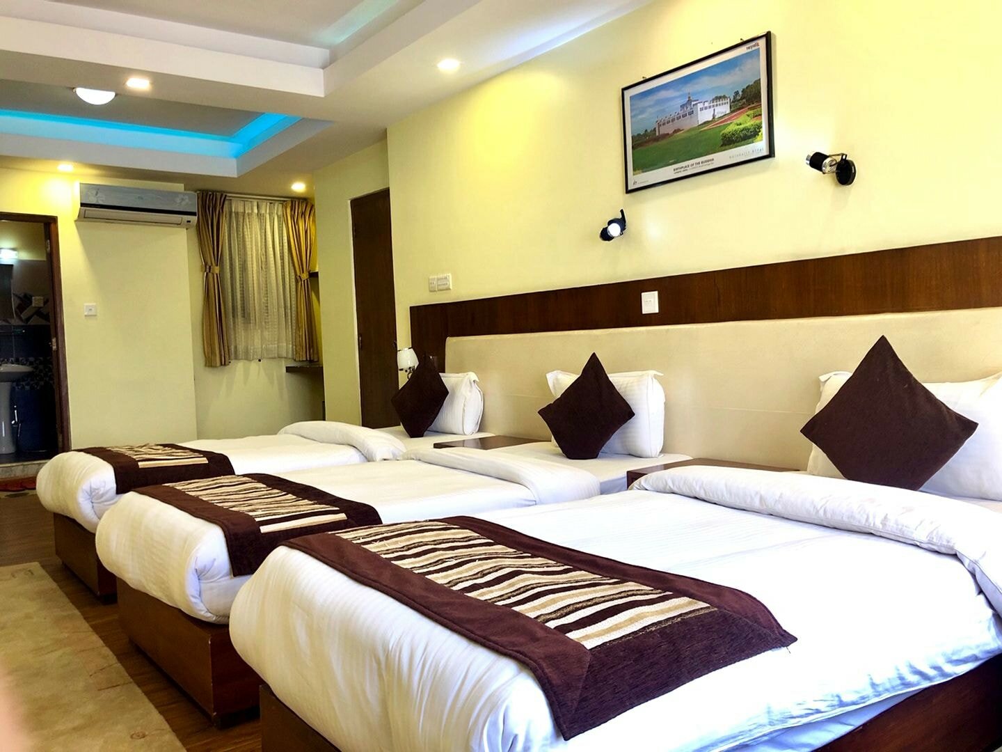 Фото Backyard Hotel