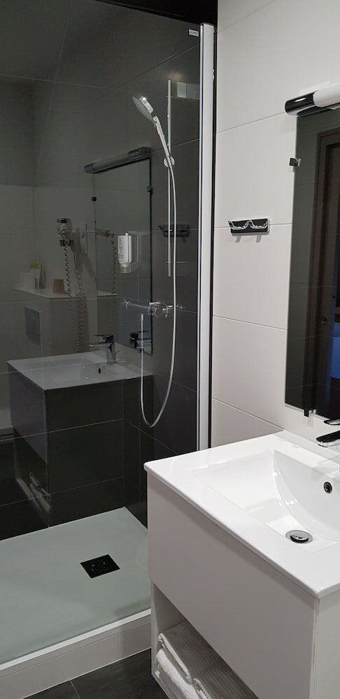 Фото The Originals City, Hôtel Novella Nantes Centre Gare