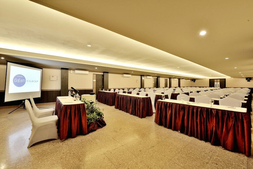 Фото Hotel Dafam Cilacap