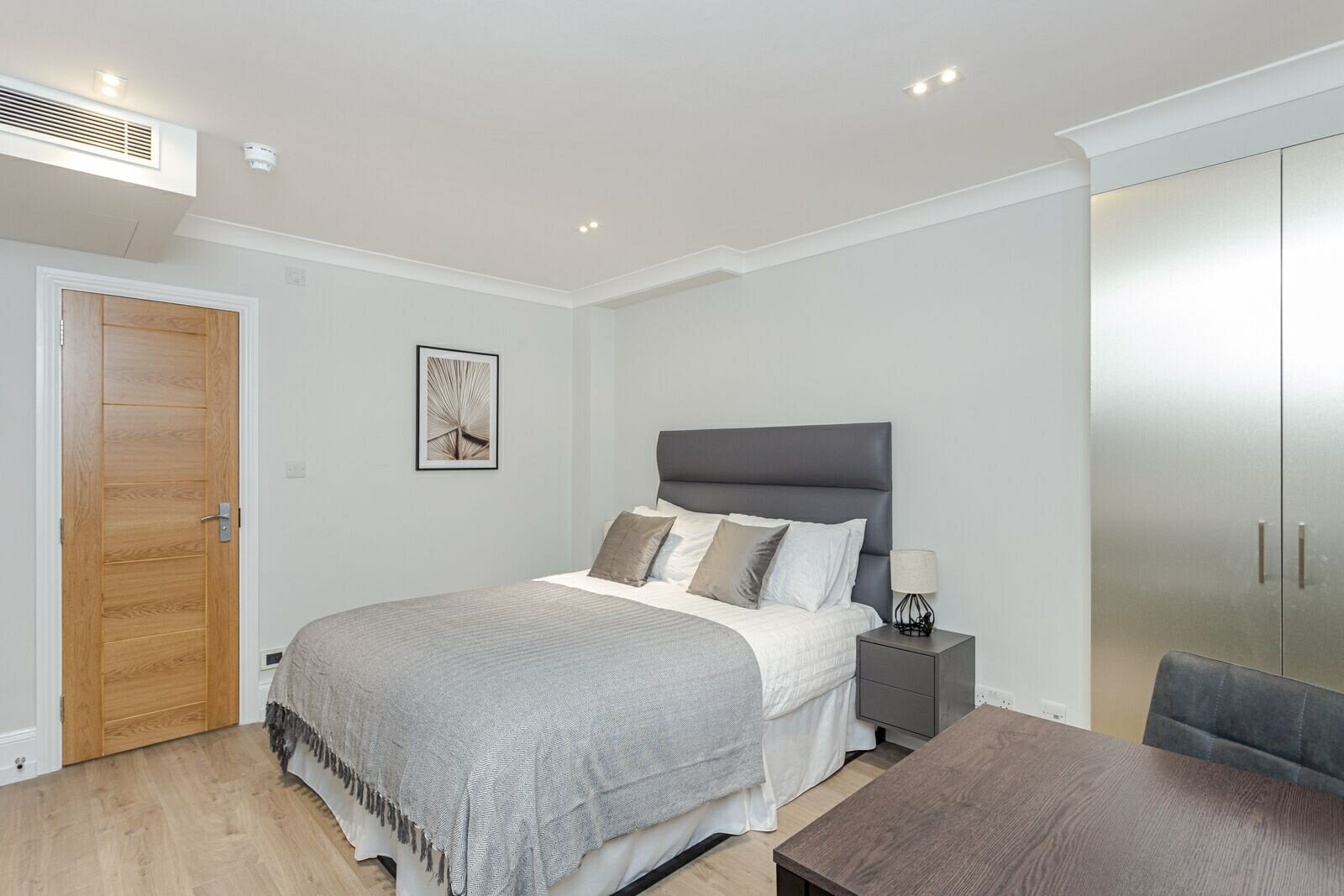 Фото Alexander Apartments