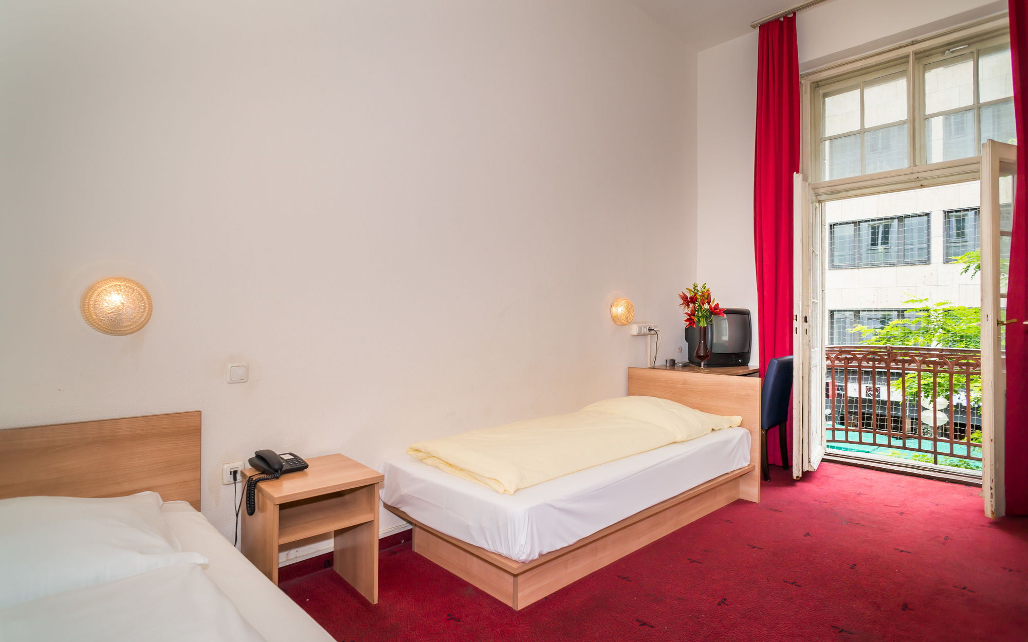 Фото Smart Stay Hotel Station