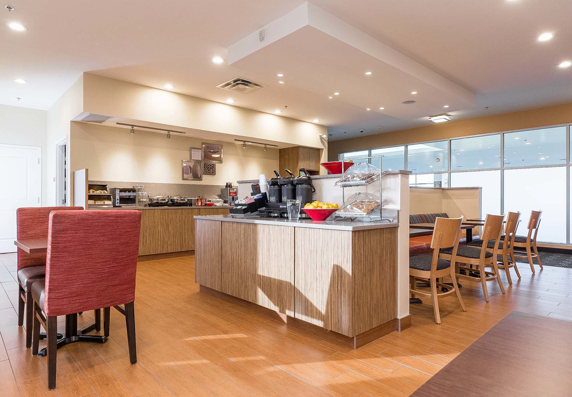 Фото TownePlace Suites by Marriott Edmonton South