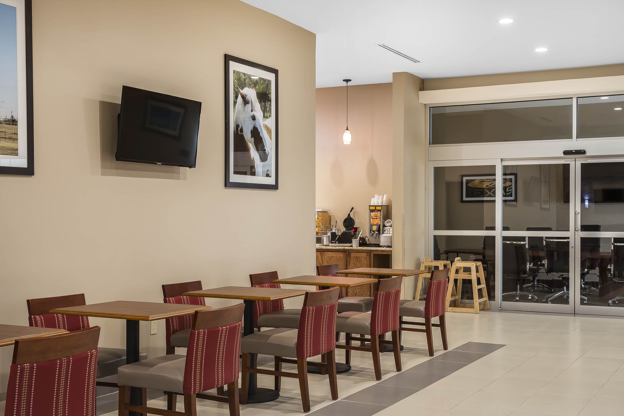 Фото Comfort Suites University