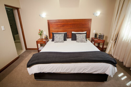 Внешний вид отеля Over The Moon Guesthouse в Йоханнесбурге, фото 4