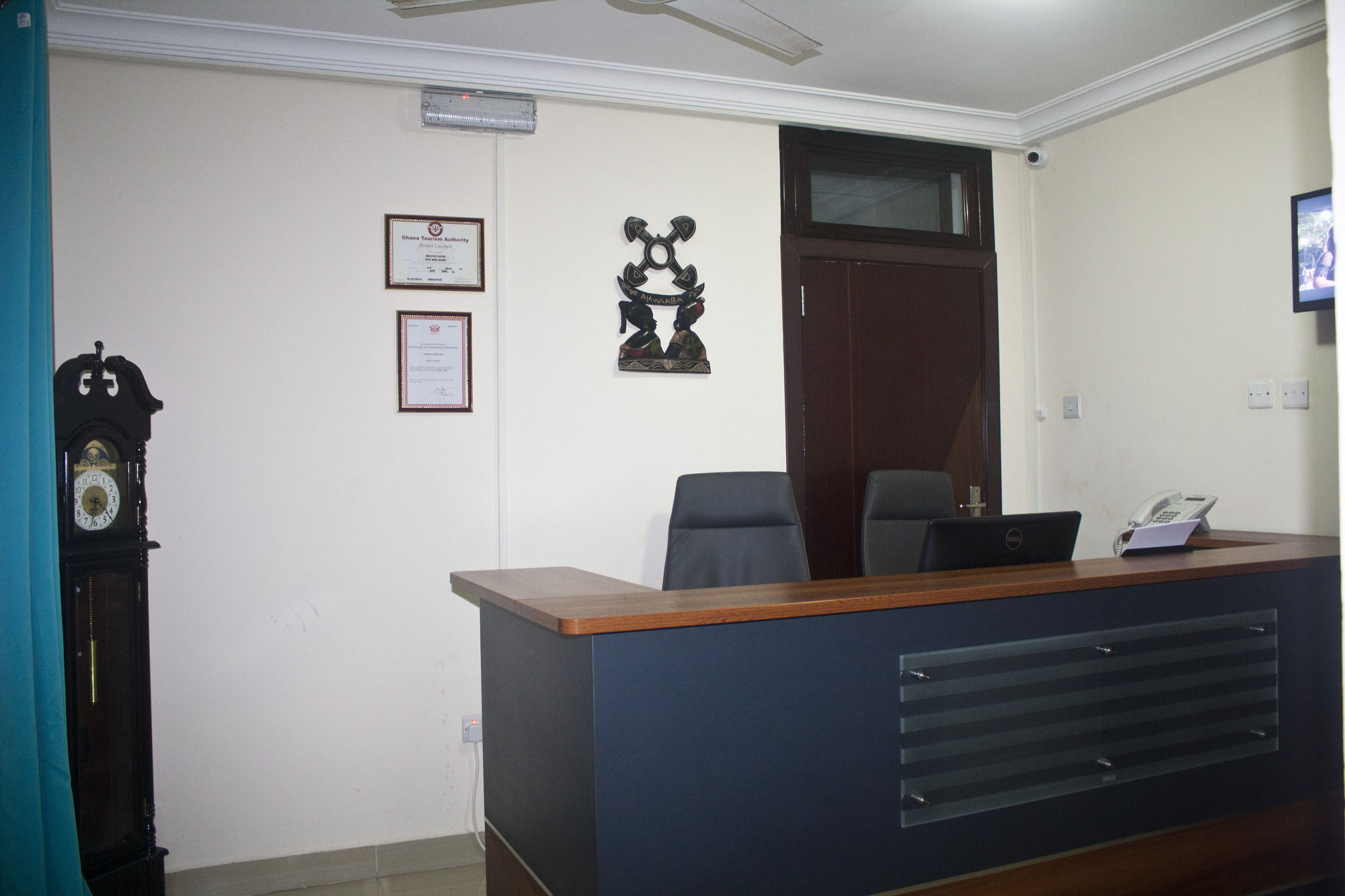 Фото At Home Boutique Hostel and Suite