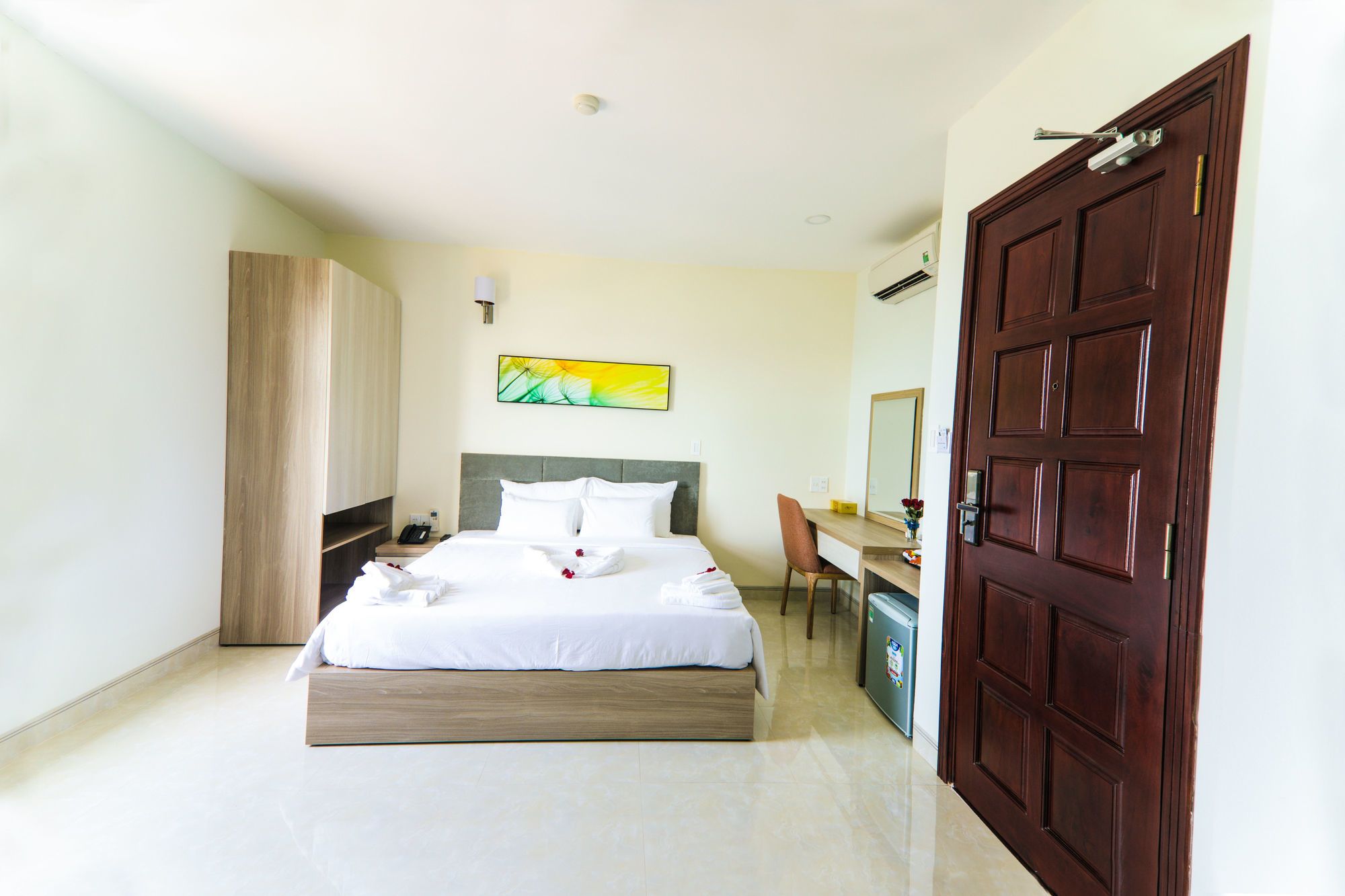 Фото Lake View Hotel