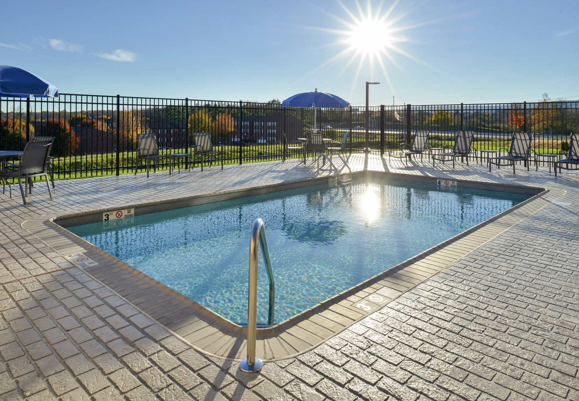 Фото Fairfield Inn & Suites by Marriott Martinsburg