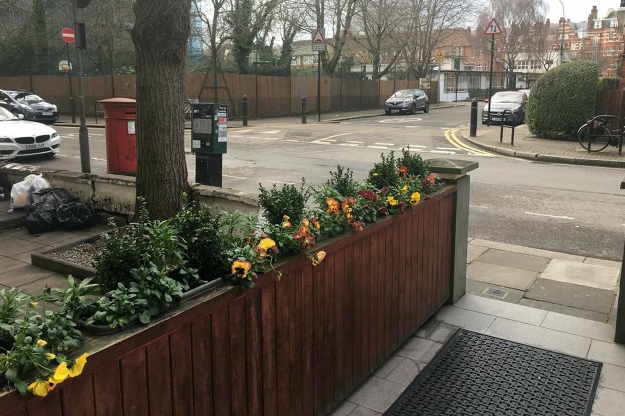 Фото Simply Rooms & Suites