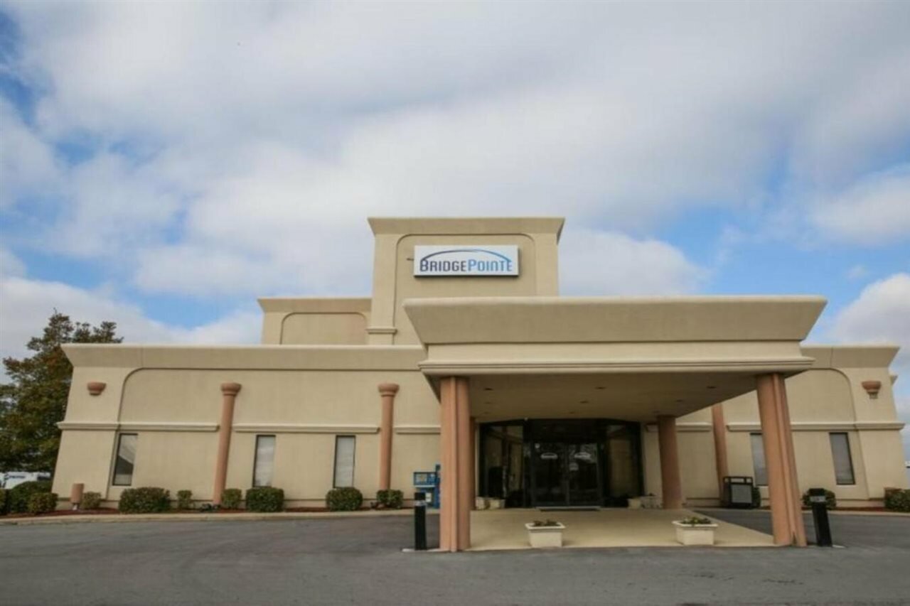Фото BridgePointe Hotel & Marina