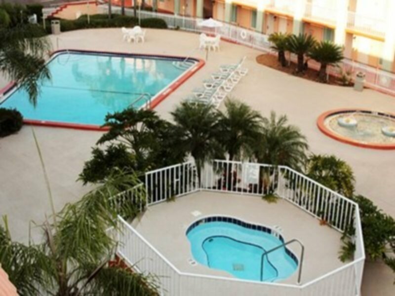 Фото Clarion Inn & Suites Central Clearwater Beach