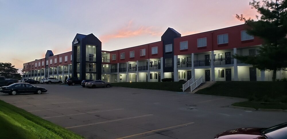 Фото Days Inn by Wyndham West Des Moines Clive