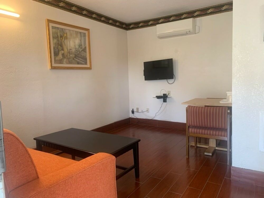 Фото Travelodge by Wyndham Suites St Augustine