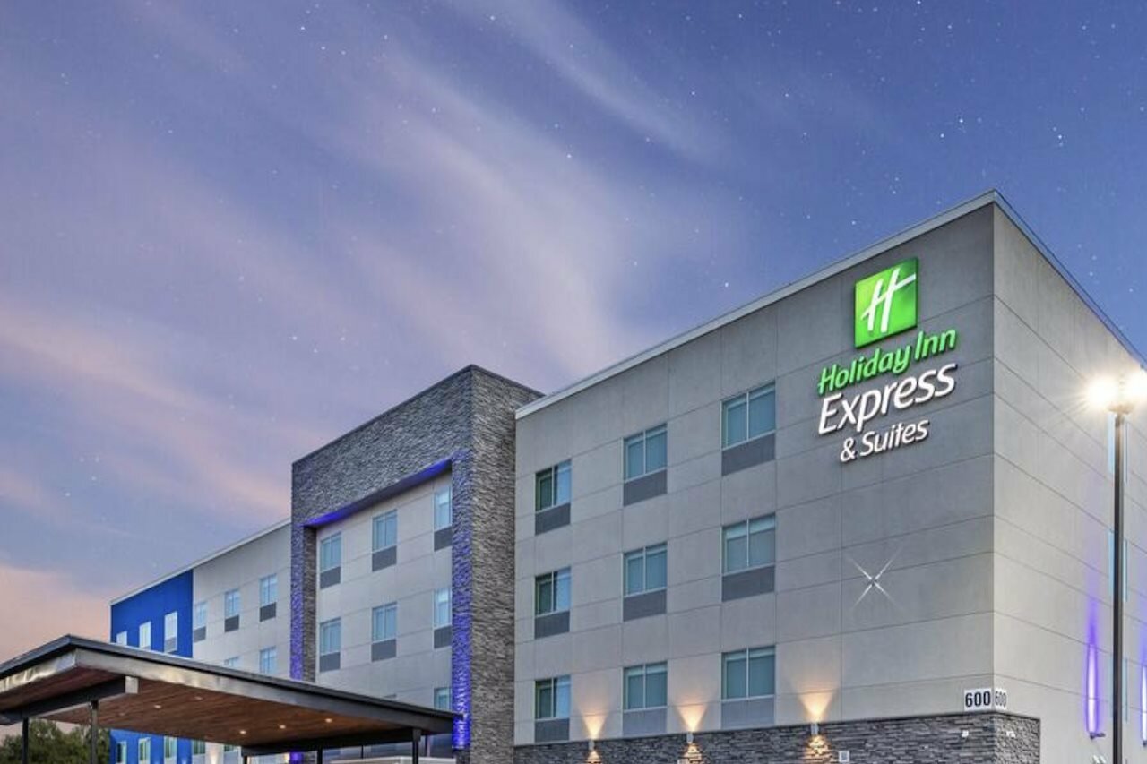 Фото Holiday Inn Express & Suites Denton - Sanger, an Ihg Hotel