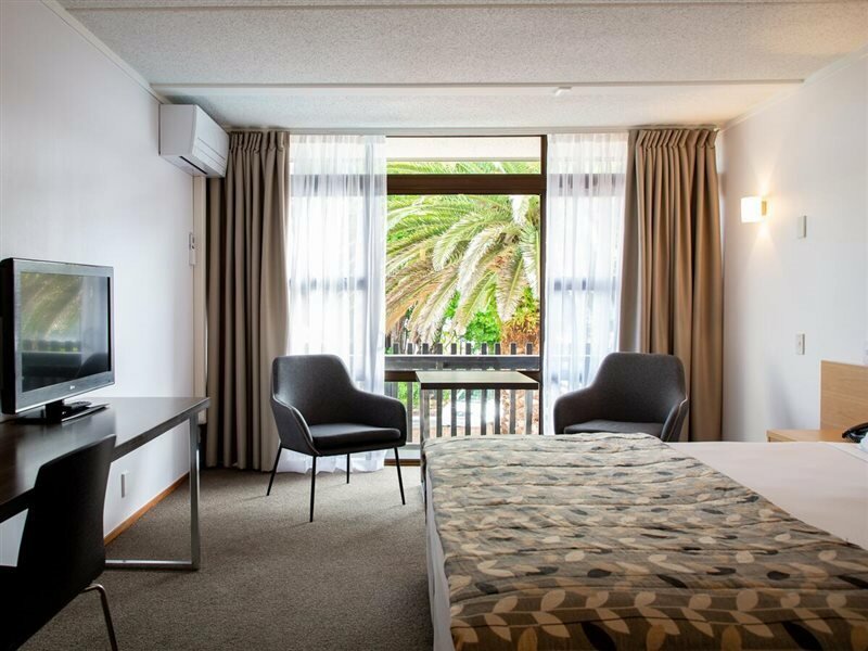 Фото Auckland Rose Park Hotel