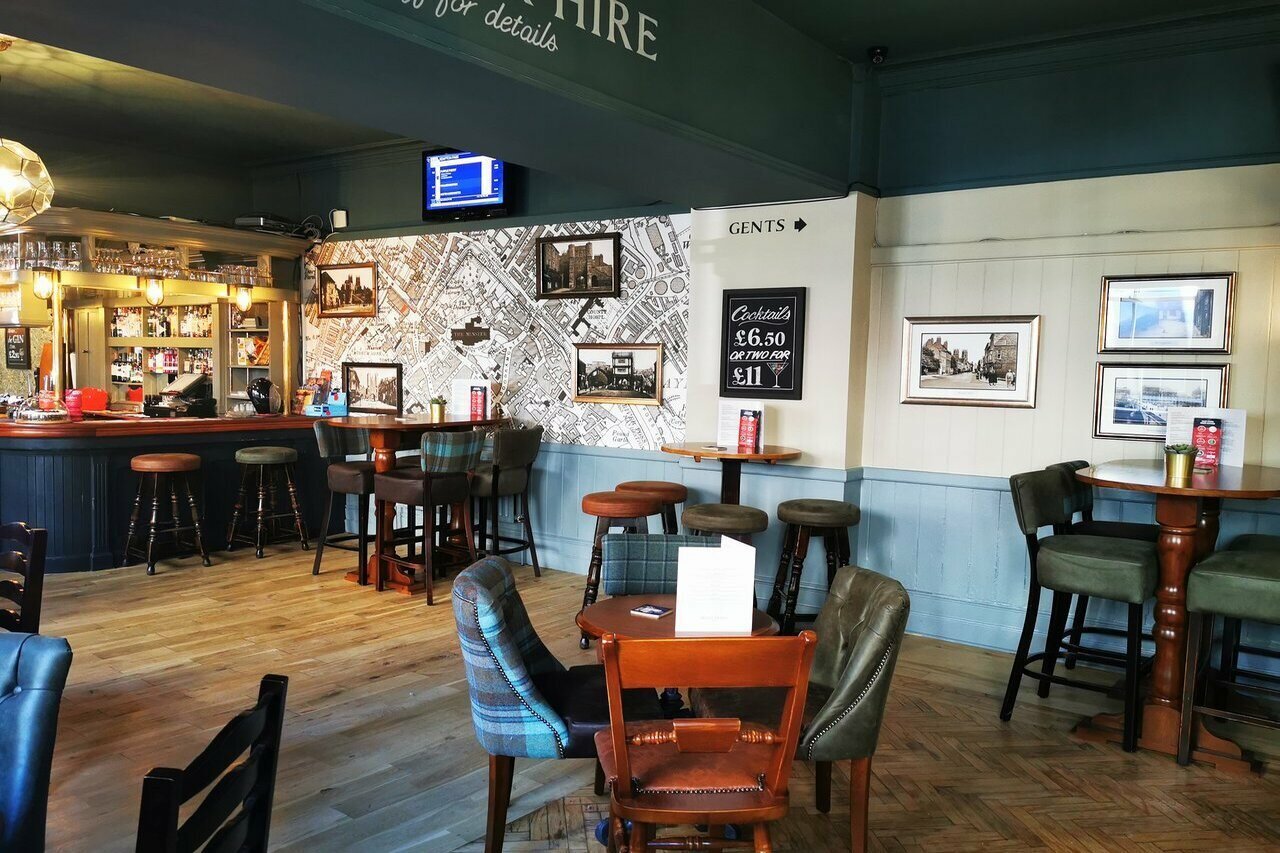 Фото The White Horse