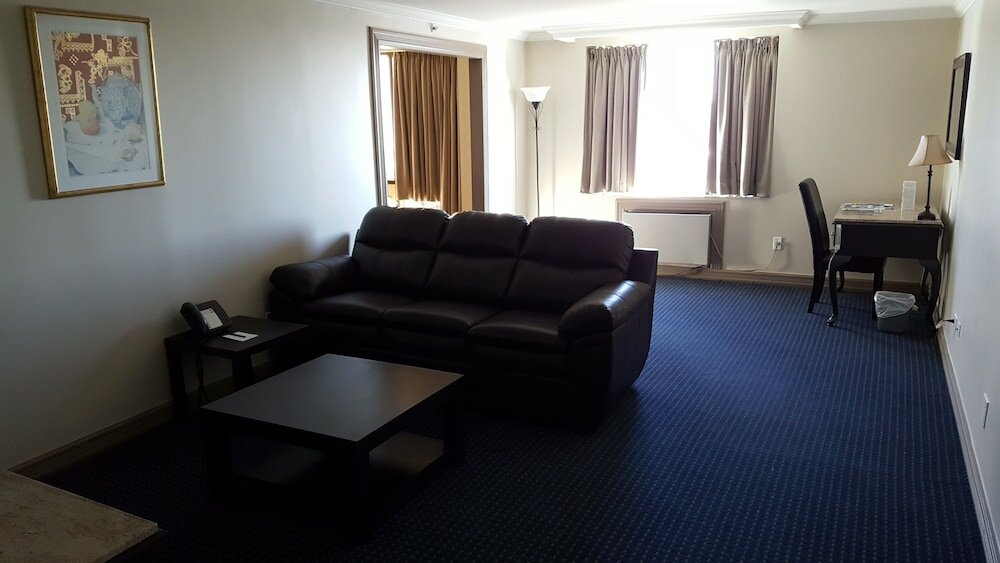 Фото Montecassino Hotel and Event Venue