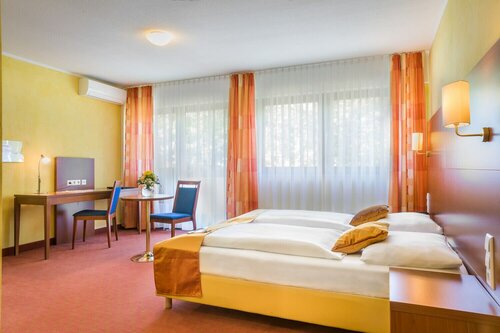 Гостиница Novum Hotel Rega Stuttgart City Center в Штутгарте