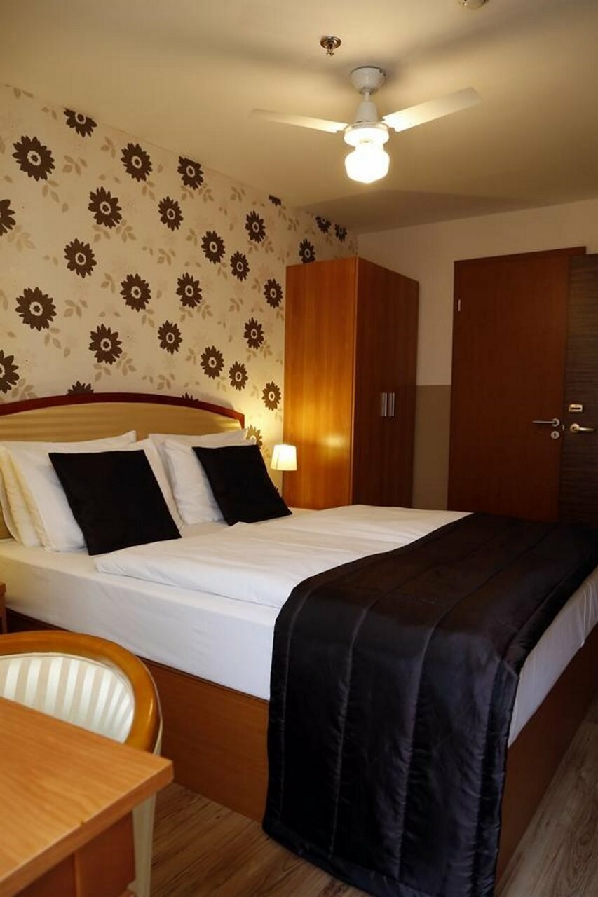 Фото Six Inn Hotel