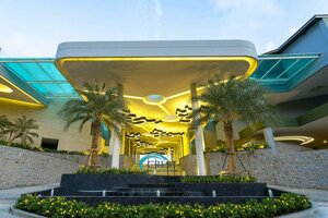 отель Crest Resort & Pool Villas