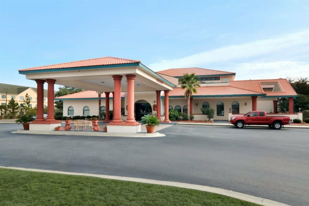 Фото отеля 1