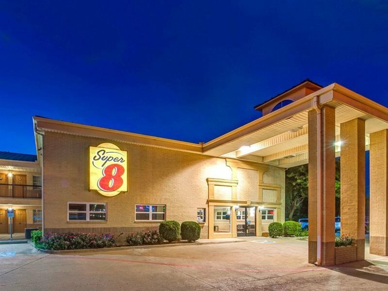 Фото Super 8 by Wyndham Richardson Dallas