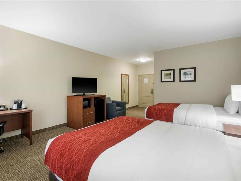 Фото Comfort Inn & Suites Cedar Hill Duncanville