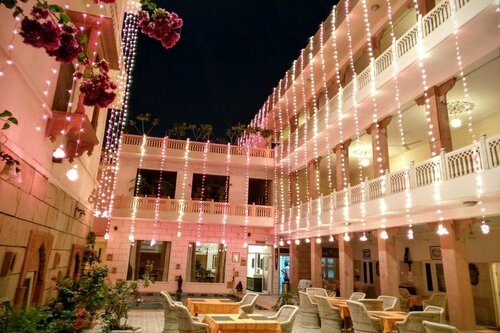 Внешний вид отеля Suryaa Villa - A City Centre Hotel в Муниципальной корпорации Джайпуре, фото 4