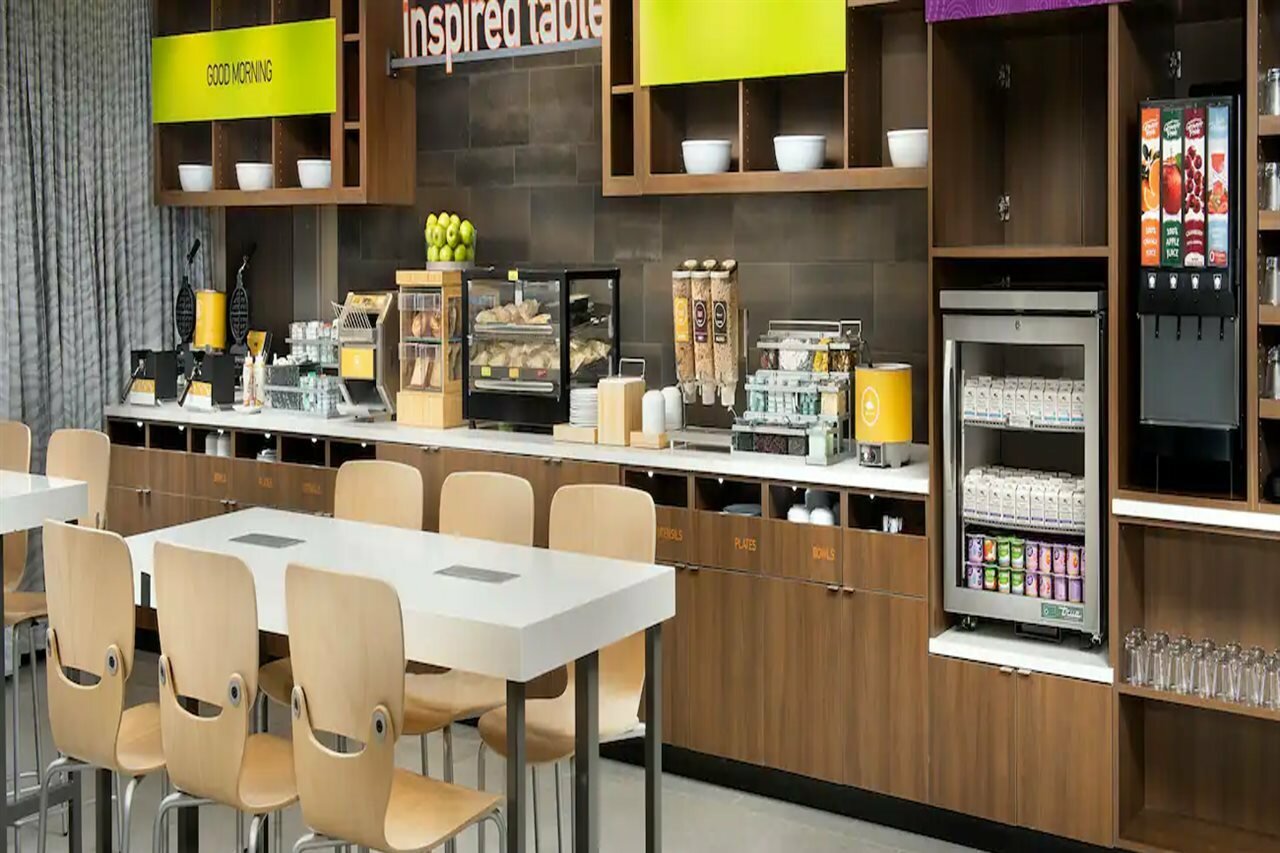 Фото Home2 Suites by Hilton Fort Myers Airport