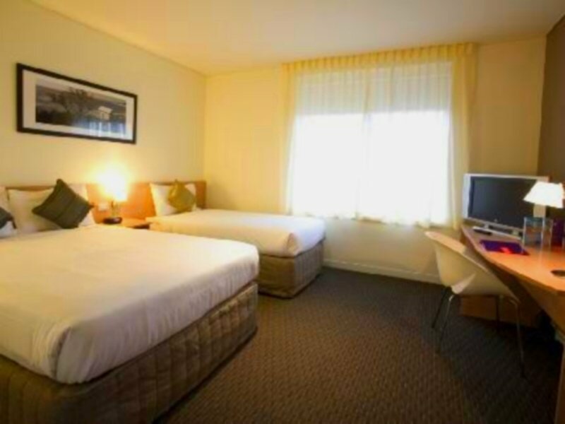 Фото Ibis Melbourne Hotel and Apartments