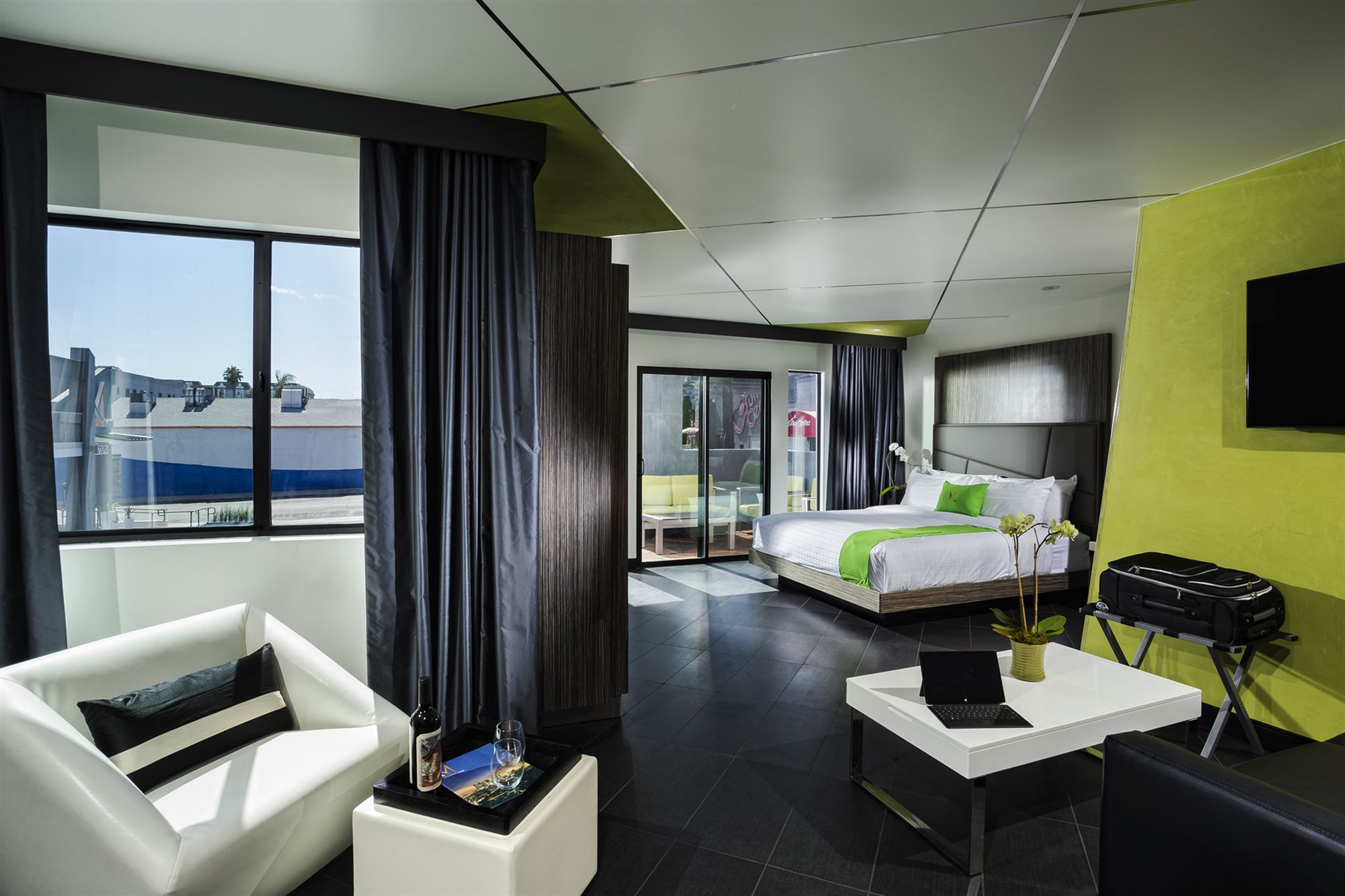 Фото The Moment Hotel