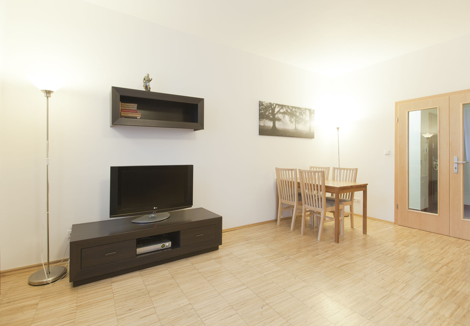 Фото Апартаменты DownTown Suites Kodaňská