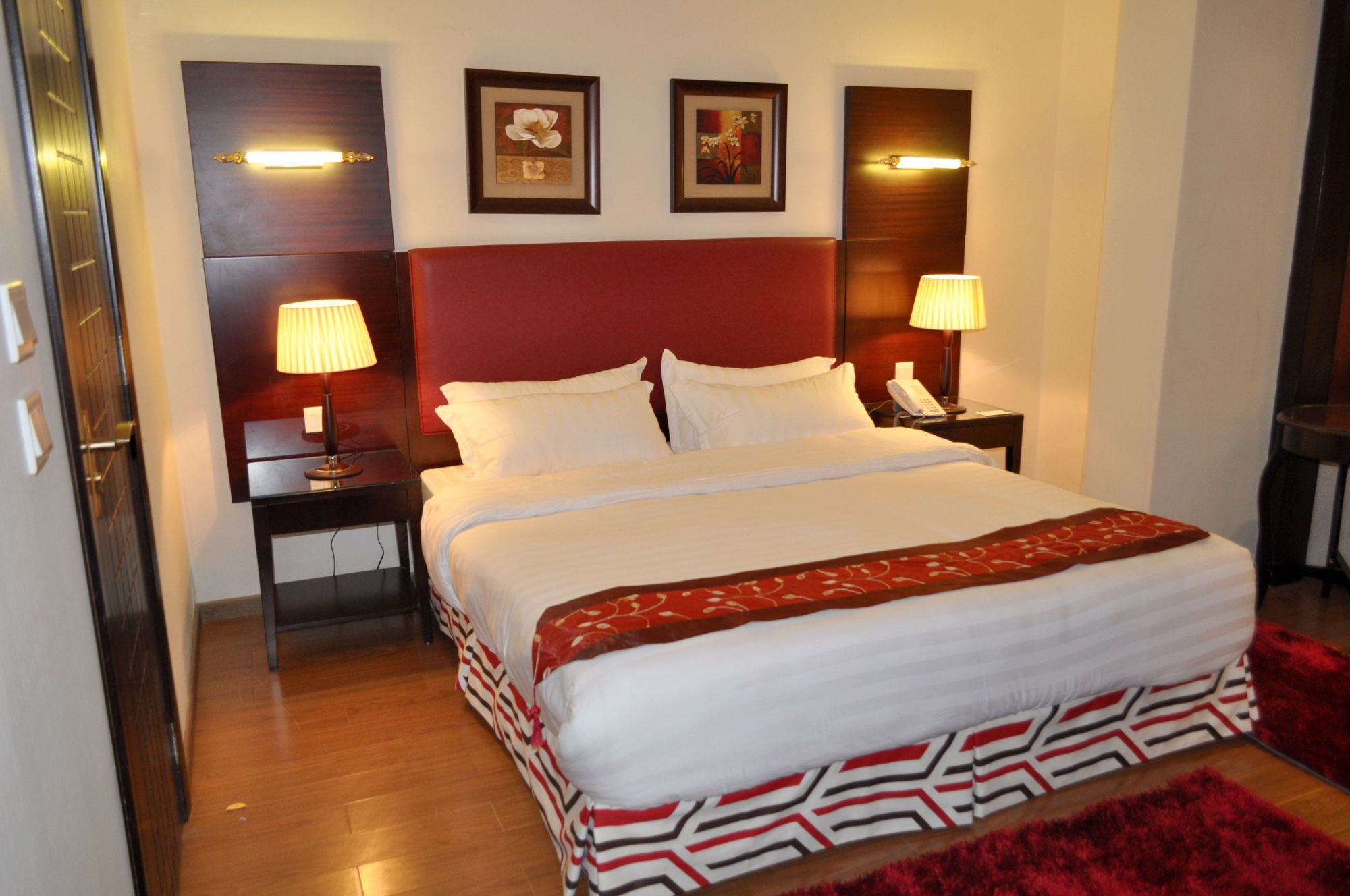 Фото Golden Park Hotel