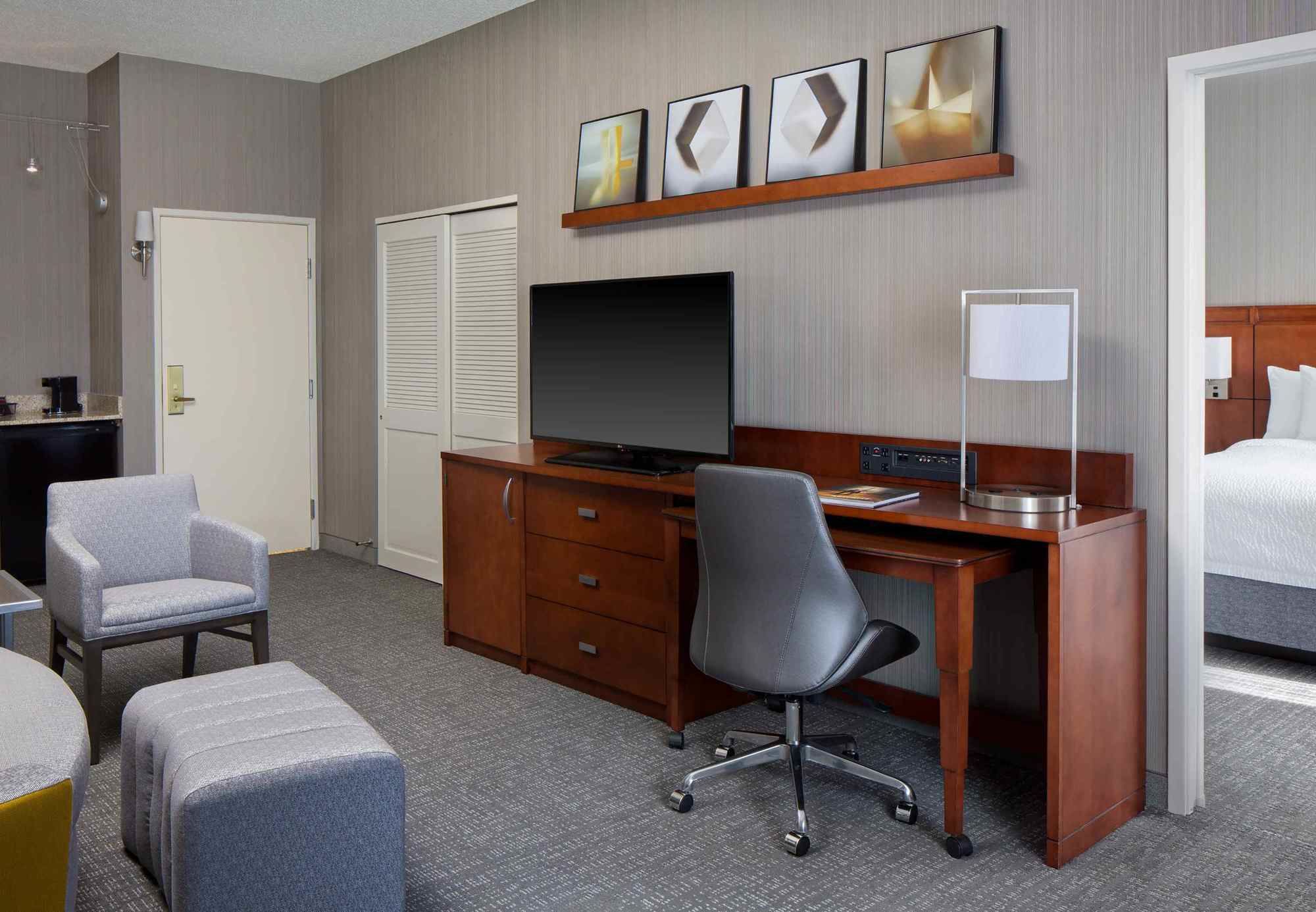 Фото Courtyard by Marriott Downtown Grand Rapids